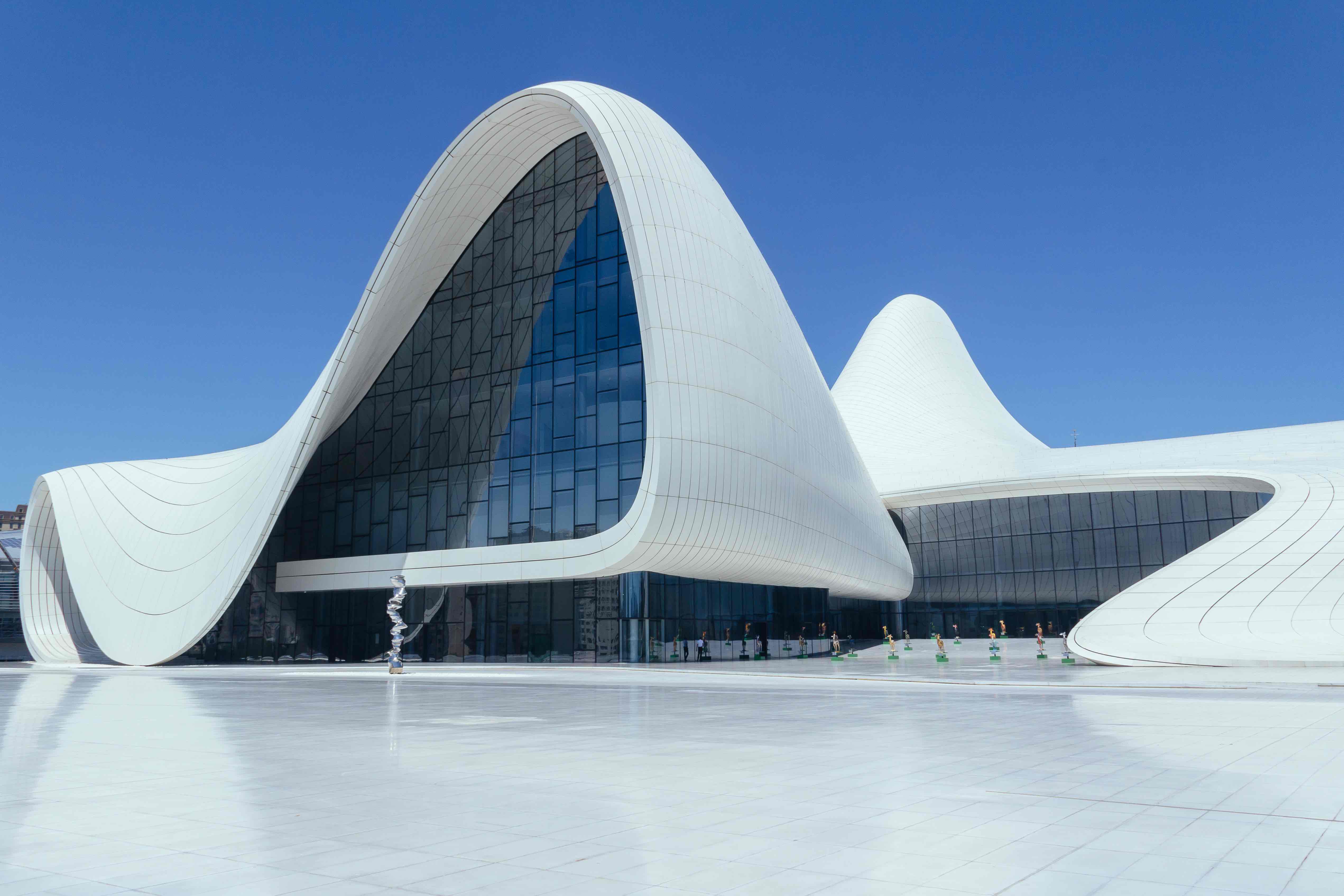 Das Haydar Aliyev Centre, entworfen von Zaha Hadid.