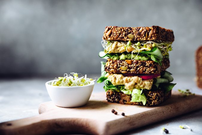 Veganer Sandwich im Snackification Genuss-Trend