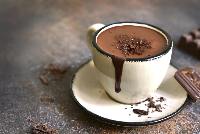 Tasse mit heißer Schokolade